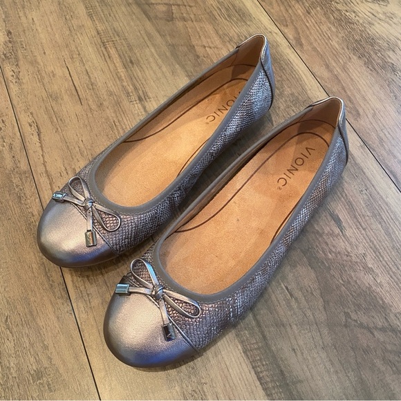 Vionic • Minna Ballet Flats • Size 7 • Metallic Bronze Snake Print with Bow - Picture 1 of 8